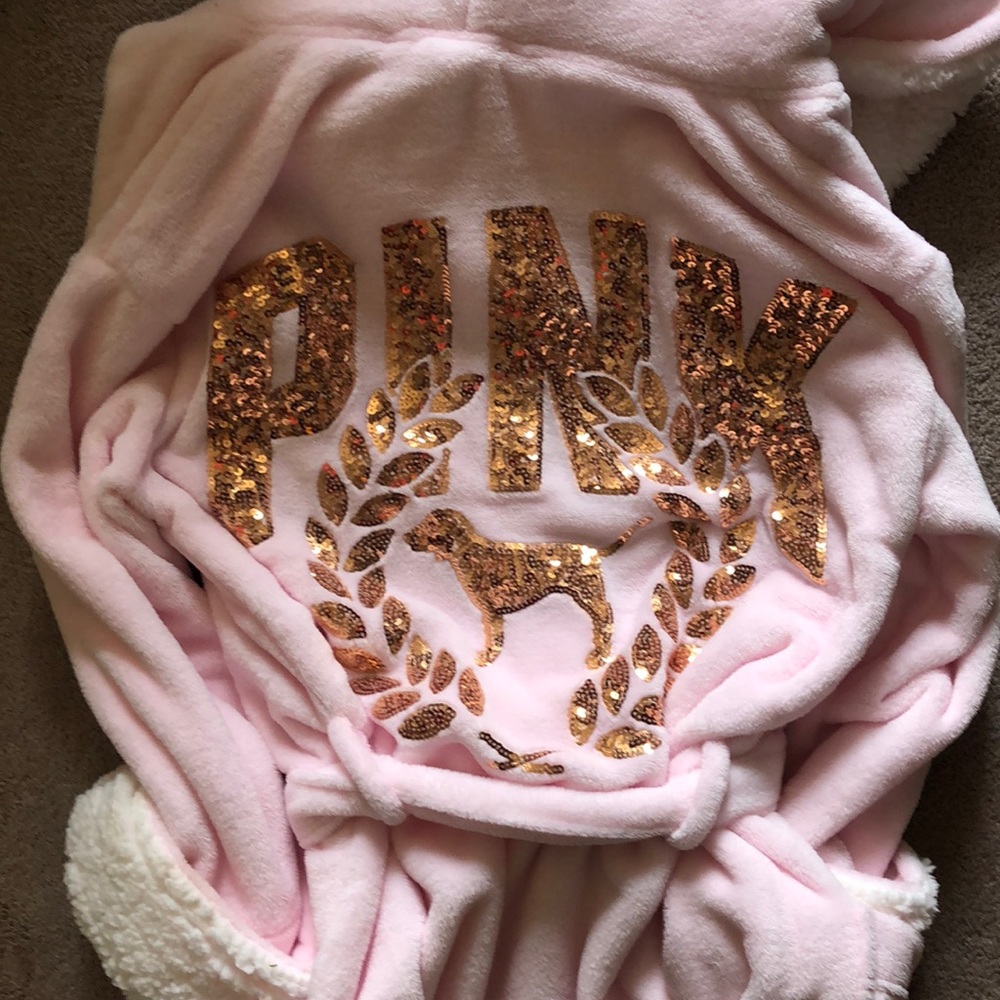 VS Plush bath robe